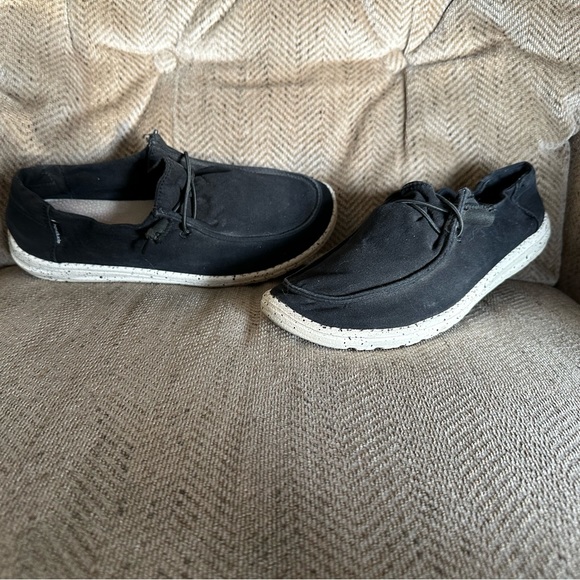 HEY DUDE. WENDY L. BLACK. sz 10Wm - Picture 1 of 8